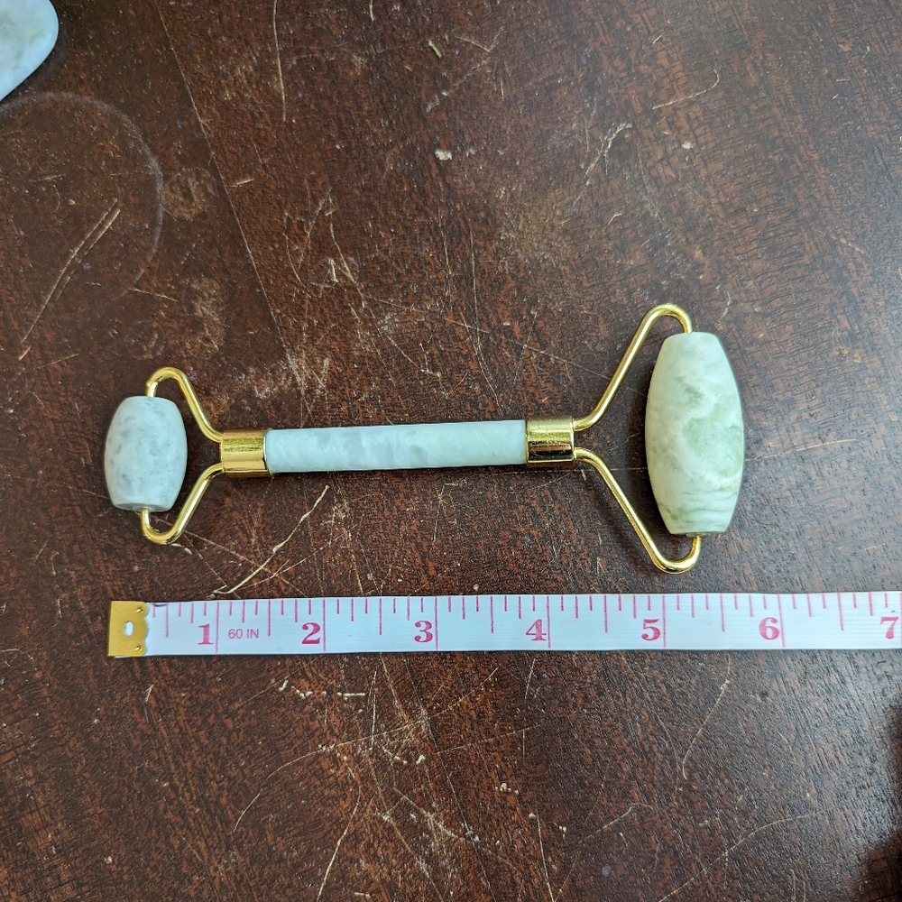 Jade roller and Gua Sha - Picture 4 of 6